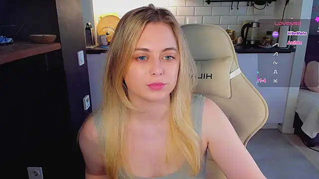 blonde kellyy online show from June 23, 2026, 3:37 am