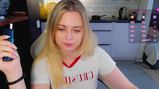 blonde kellyy online show from June 18, 2026, 3:16 am
