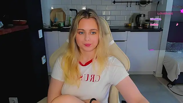 blonde kellyy online show from June 10, 2026, 5:52 am