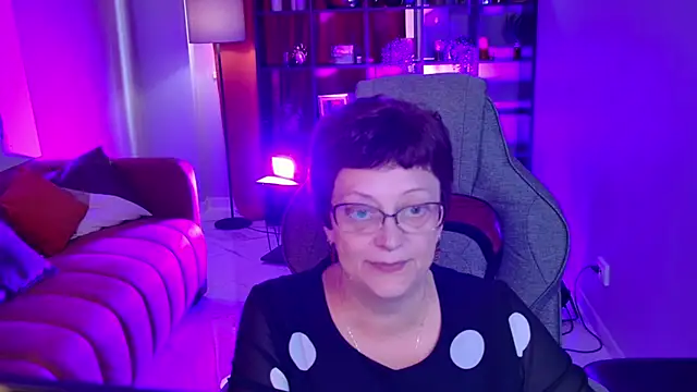 IsoldeMirevain online show from June 13, 2026, 10:57 am
