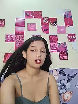 Queen Rosyy online show from July 27, 2026, 3:24 am