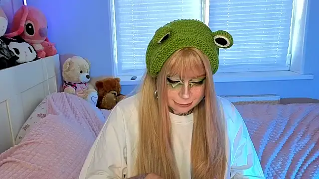 Snapshot of Chiibis chatting on August 1, 2026, 3:32 pm Chiibis online show from August 1, 2026, 3:32 pm