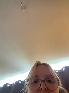 lucyyyxoxo online show from July 30, 2026, 12:26 pm