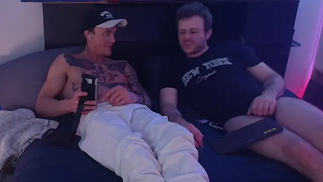 kinkyboipig online show from July 10, 2026, 4:18 pm