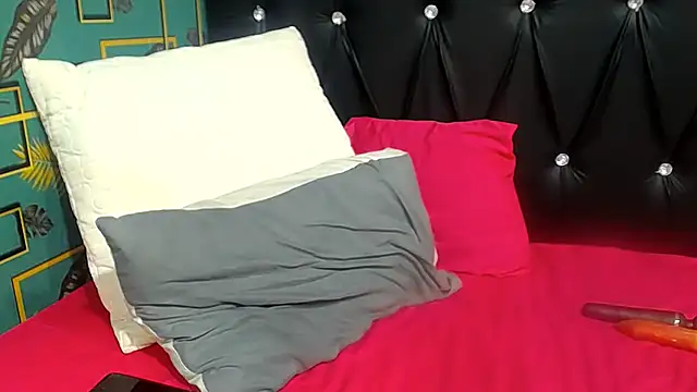 Leandra 2 online show from July 3, 2026, 11:00 pm