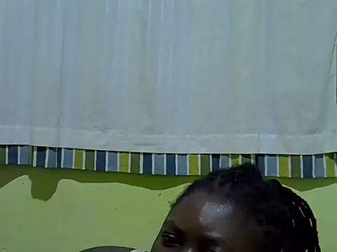 CURVY-CORAZZON online show from June 15, 2026, 6:02 am