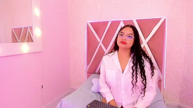 natalyy rose online show from August 3, 2026, 8:48 pm