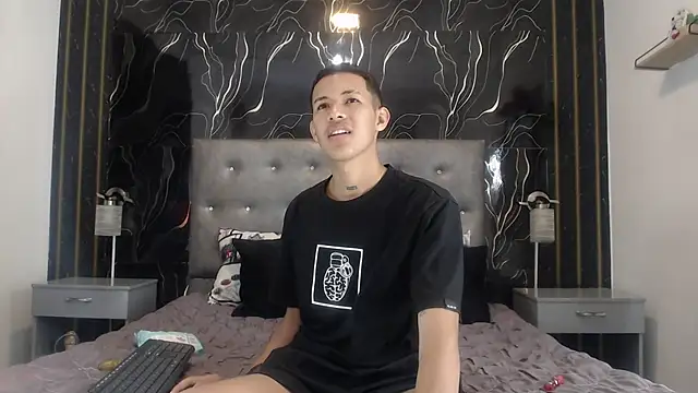 PhillipCoxx online show from June 10, 2026, 3:08 am