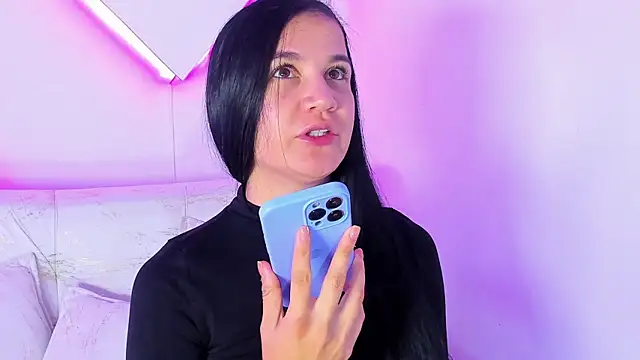 MiaHansson online show from June 16, 2026, 1:22 pm