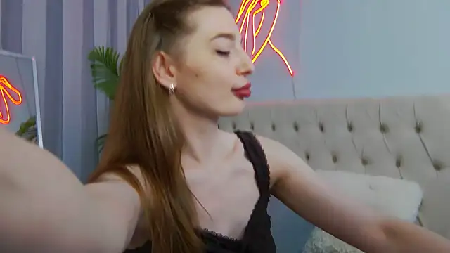 NicolSkye online show from June 12, 2026, 1:53 pm
