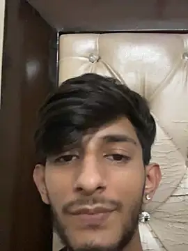 ronnnnn718 online show from July 13, 2026, 10:47 am