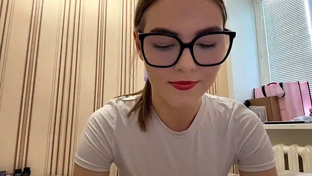 MiaWonderind online show from June 25, 2026, 12:10 pm
