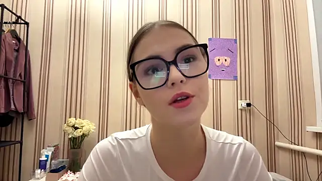 MiaWonderind online show from July 5, 2026, 5:42 pm