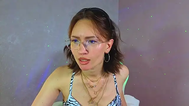 Snapshot of Emmiennova chatting on June 14, 2026, 1:23 pm Emmiennova online show from June 14, 2026, 1:23 pm
