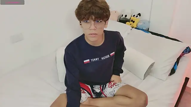 Samy Twink online show from July 25, 2026, 5:04 am