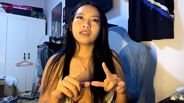 CassandraFlatt online show from June 13, 2026, 2:04 pm