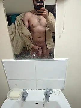bazzyxxx online show from June 28, 2026, 10:05 pm