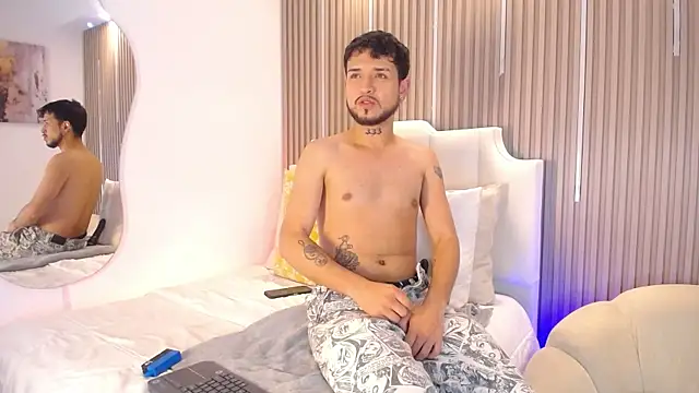 Steven Skiing online show from August 8, 2026, 4:08 am