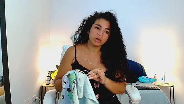 Isabella Sophia19 online show from August 4, 2026, 1:32 am