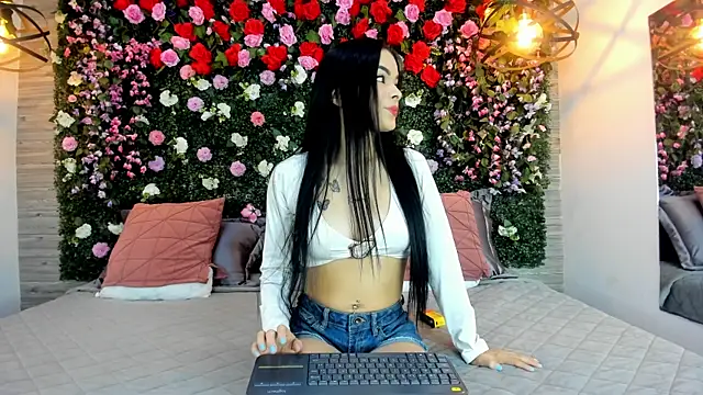 BelaPoncee online show from June 14, 2026, 1:23 pm