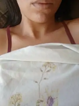 IsaSantos26 online show from June 13, 2026, 10:46 am