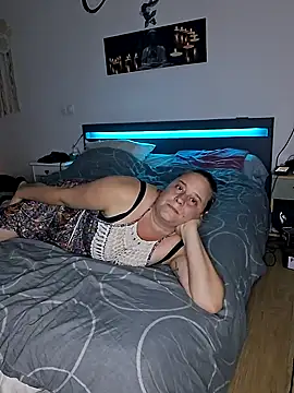 Madame100E online show from June 14, 2026, 1:57 am