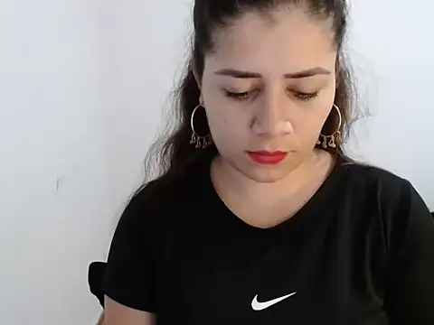 Snapshot of Luna_zoe chatting on July 11, 2026, 1:06 am Luna zoe online show from July 11, 2026, 1:06 am