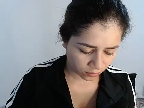 Snapshot of Luna_zoe chatting on July 8, 2026, 4:29 pm Luna zoe online show from July 8, 2026, 4:29 pm