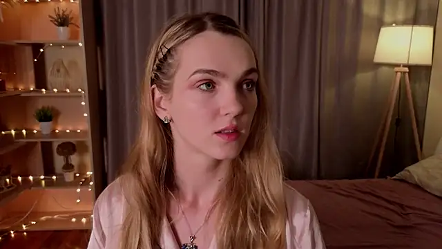 MarielRoloson online show from June 21, 2026, 7:19 pm