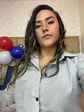 Snapshot of sophia_pink17 chatting on July 4, 2026, 1:37 pm sophia pink17 online show from July 4, 2026, 1:37 pm