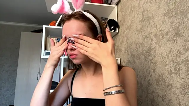 Mollybeans online show from July 15, 2026, 12:01 pm