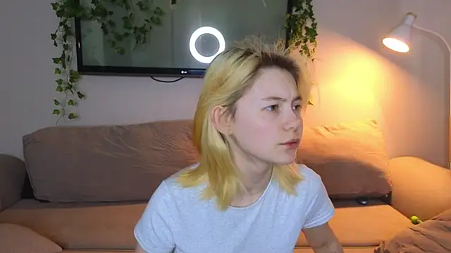 Emily Miu online show from July 14, 2026, 12:10 am