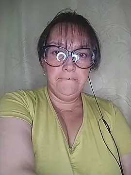 Snapshot of _Saraqueen-- chatting on June 17, 2026, 2:44 am Saraqueen-- online show from June 17, 2026, 2:44 am