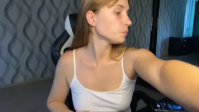 Miss Luna meow online show from July 1, 2026, 4:07 pm