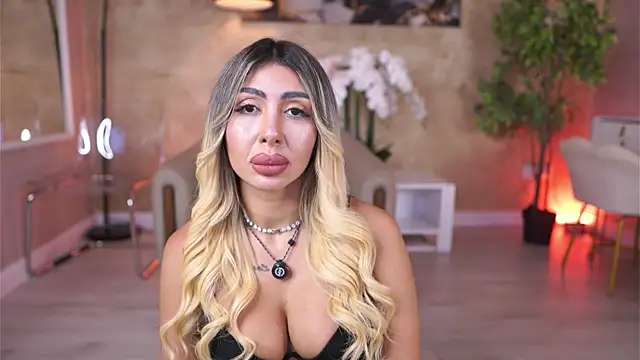 LucyyRosse online show from July 4, 2026, 10:21 am