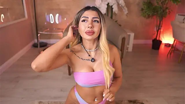 LucyyRosse online show from June 27, 2026, 8:31 am