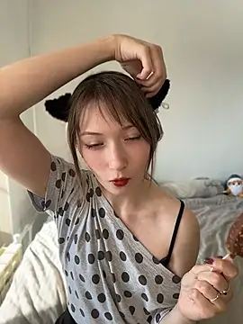 Strawberry Senpai online show from July 15, 2026, 2:46 pm
