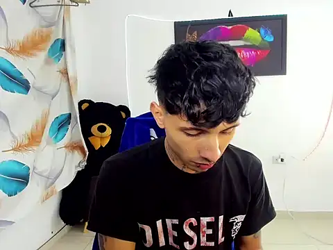 felix mSqueen online show from June 17, 2026, 2:22 am
