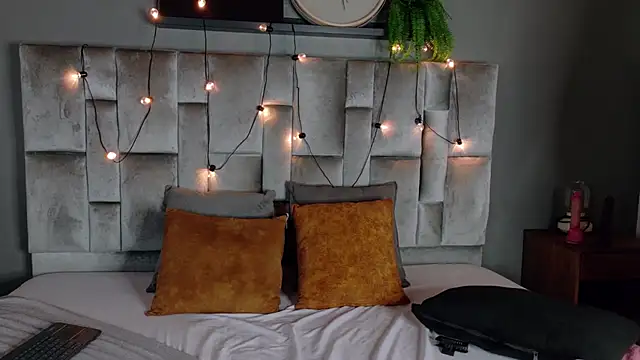 ShelyEvans   online show from July 25, 2026, 12:18 am