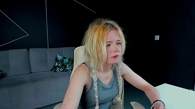 kikipeach online show from June 29, 2026, 12:16 pm