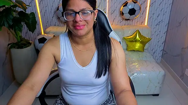 sarah bay tx online show from June 19, 2026, 9:20 pm