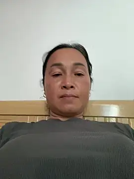 Loly hana online show from July 29, 2026, 2:44 am