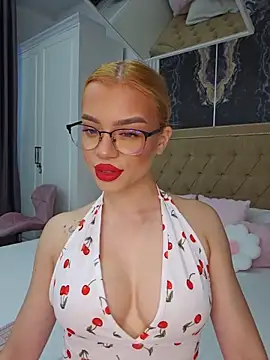 YasminnDoll online show from June 28, 2026, 3:46 am