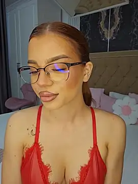 YasminnDoll online show from July 24, 2026, 4:19 am
