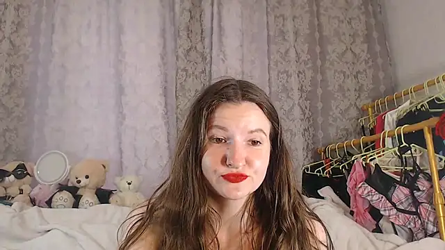 ChloeBrooklyn online show from July 10, 2026, 12:38 pm