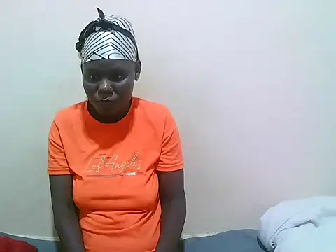 Snapshot of bianca_love2 chatting on July 6, 2026, 10:44 am bianca love2 online show from July 6, 2026, 10:44 am