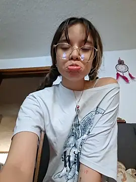 ZoeDear  online show from July 23, 2026, 10:17 pm