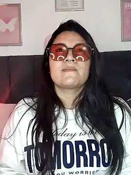 samm curvy online show from July 18, 2026, 11:24 pm