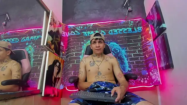 jayy18  online show from June 18, 2026, 4:22 am