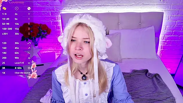ChloeWells online show from August 8, 2026, 3:35 am